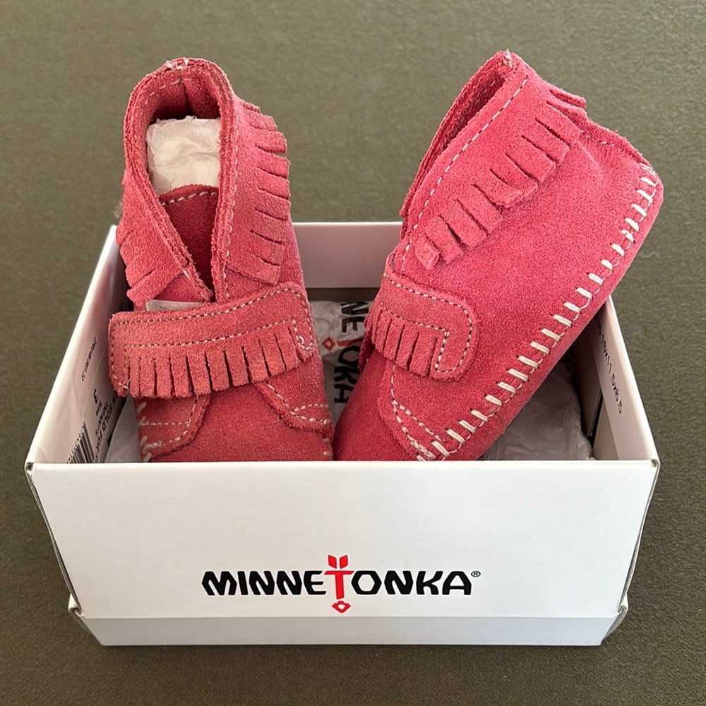 Minnetonka Pink Fringe Kids Moccasins